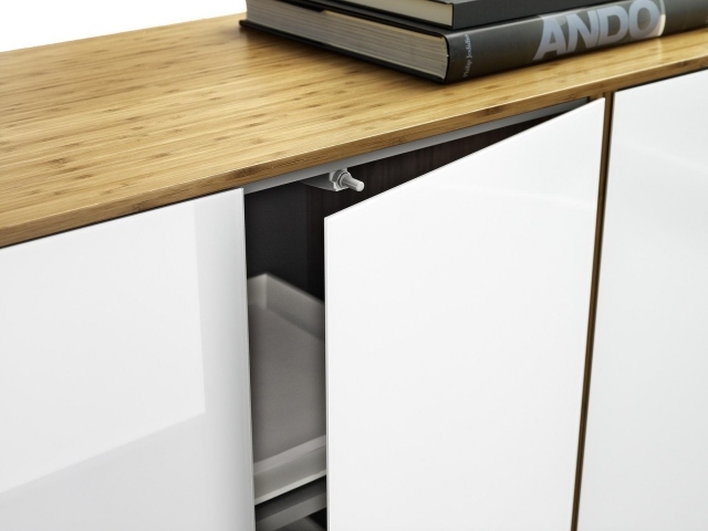 Mechanizmus otvárania zbierky kancelárskeho nábytku eRange eRange-kancelársky-nábytok-zbierka-otvárací mechanizmus