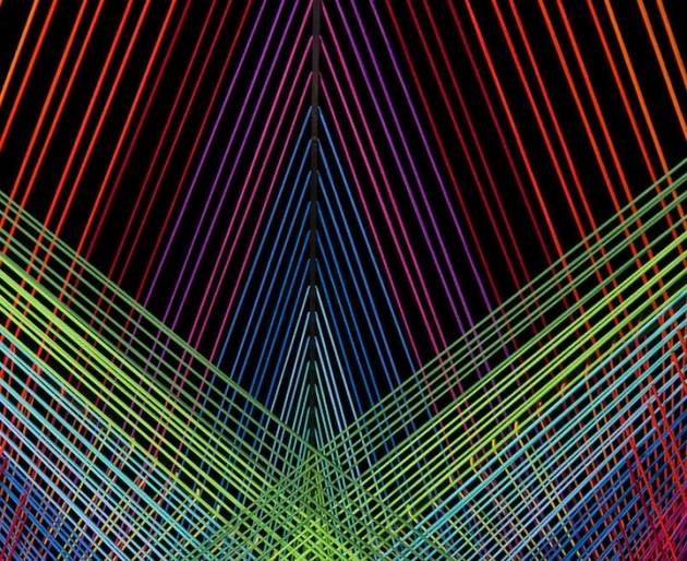 Maurie Novak dizajnér obývacia izba sklenený hranol so skleneným hranolom Stolný sklenený hranol Maurie Novak do obývačky elastická niť