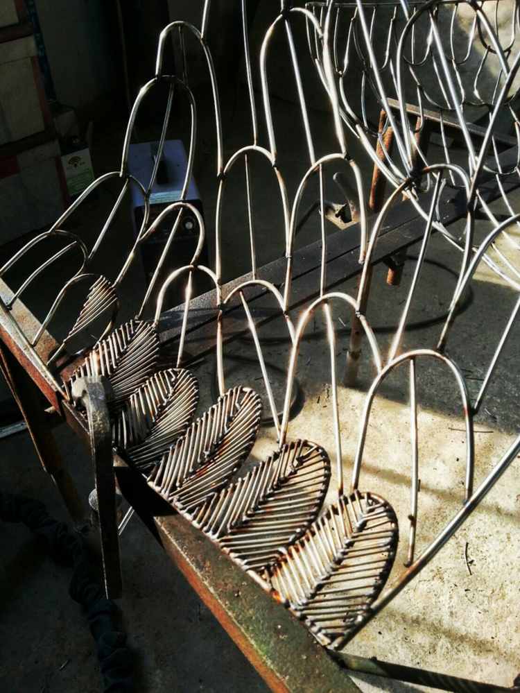 dizajnér-konferenčný stolík-umenie-socha-ako-stôl-interiér-romantický-dizajn