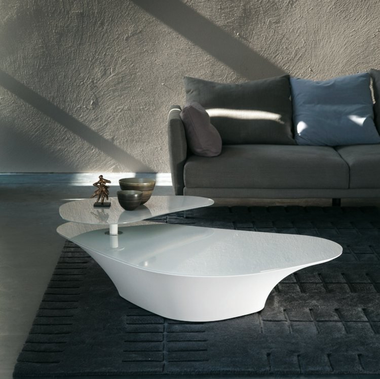 biely dizajnový konferenčný stolík nepravidelného tvaru Dizajnový nábytok do konferenčného stolíka moderne z bieleho dreva