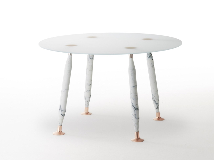 Dizajnový sklenený stolný mramorový stôl so zlatými akcentmi