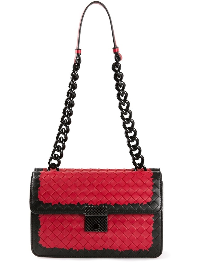 BOTTEGA-VENETA-taška cez rameno-červeno-čierne-retiazky
