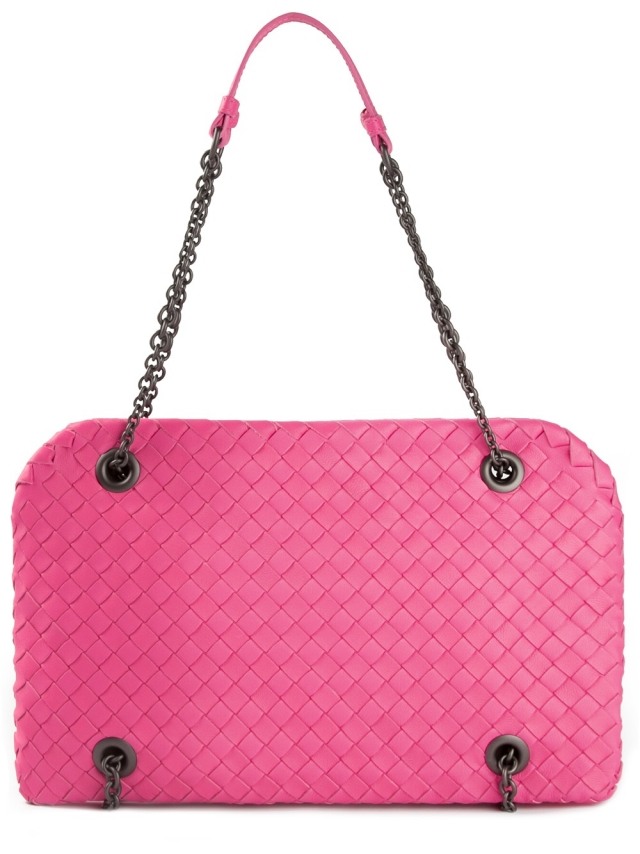 BOTTEGA-VENETA-taška cez rameno-retiazka-ružovo-vrkoč-vzor