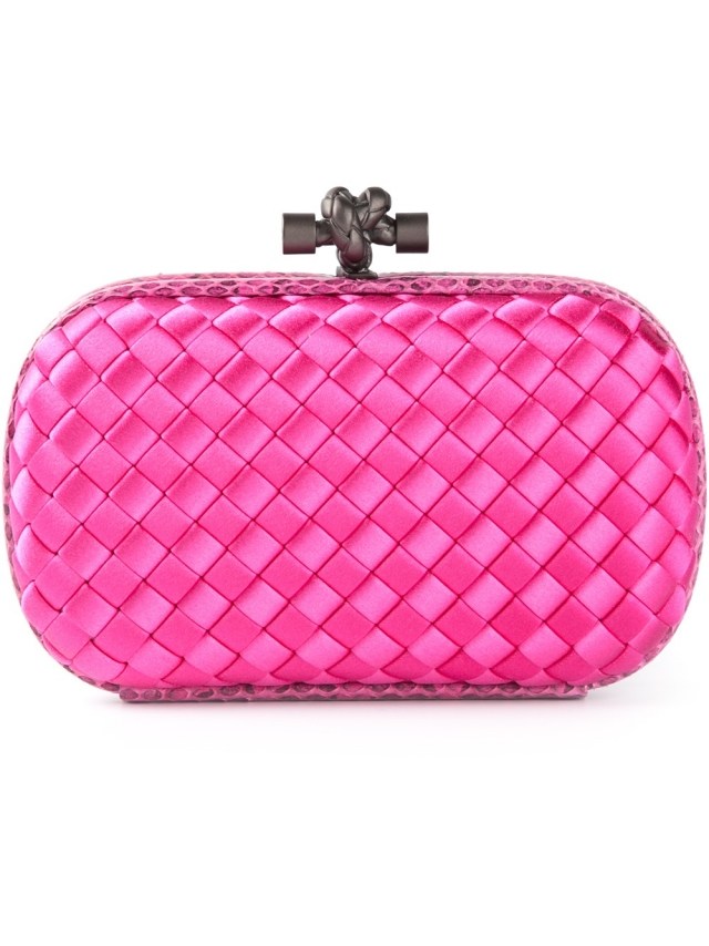 BOTTEGA-VENETA-spojka-ružovo-tvrdá škrupina