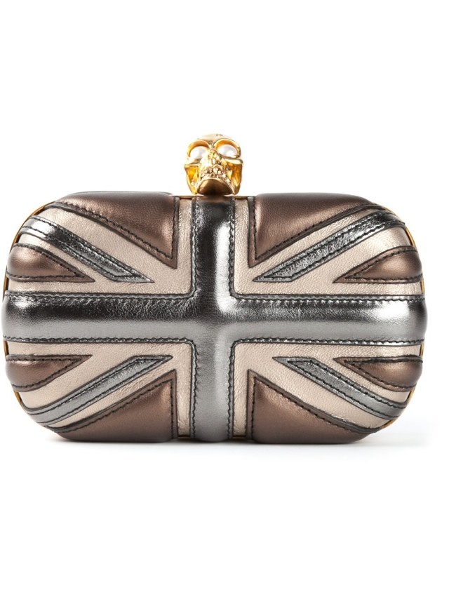 ALEXANDER-MCQUEEN-spojka-lebka-vlajka-Veľká Británia-zlatá farba lebky