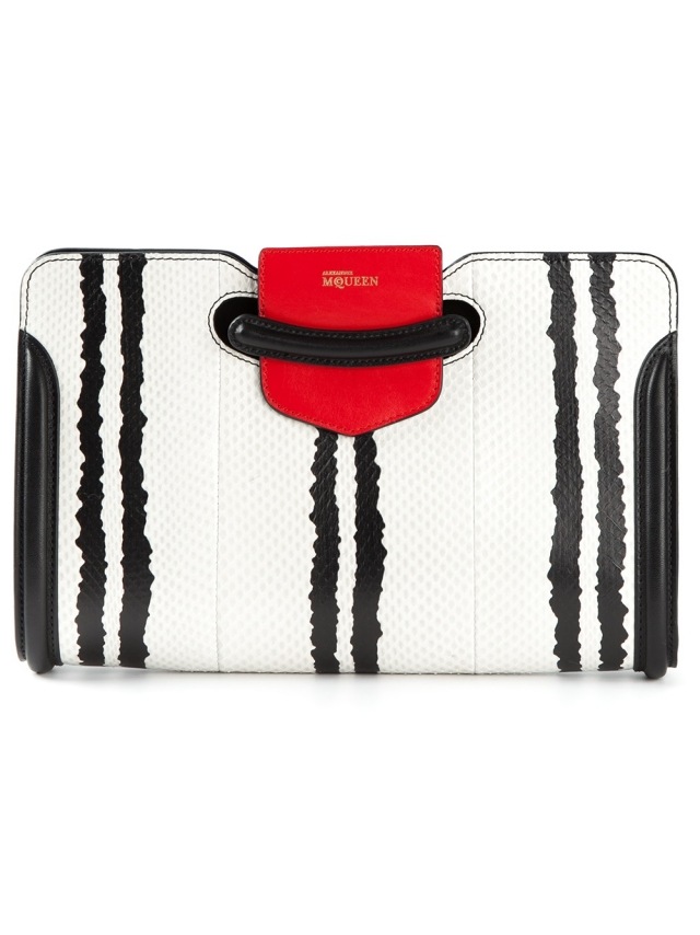 ALEXANDER-MCQUEEN-spojka-čierno-bielo-červená-akcent