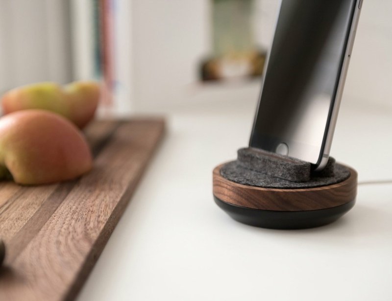 nabíjacia stanica mobilný telefón cievka dok dub merino vlna kov elegantný