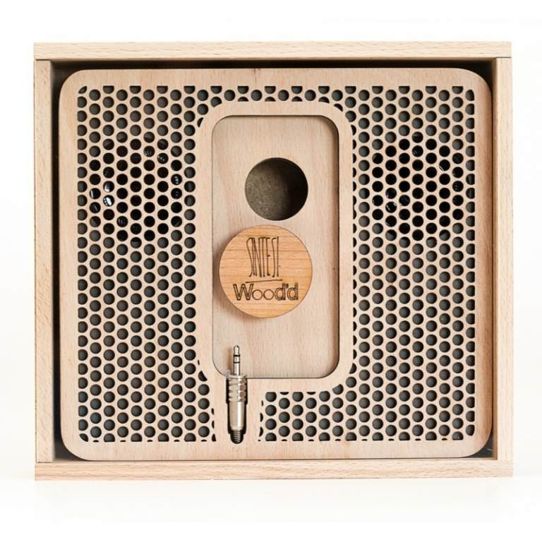 nabíjacia stanica mobilný telefón drevený reproduktor integrovaná mriežka elegantný dizajn