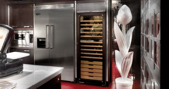 Kuchynská dekorácia-mraznička s prednou časťou z nehrdzavejúcej ocele Lesklá povrchová úprava kuchyne-fronty z nehrdzavejúcej ocele, mraznička