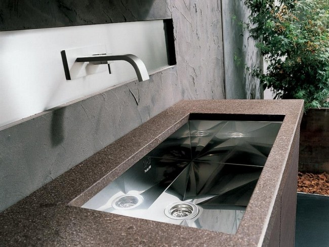 Kuchynský omietkový drez z nerezovej ocele šedý Kuchynská zadná stena omietka nerezový drez