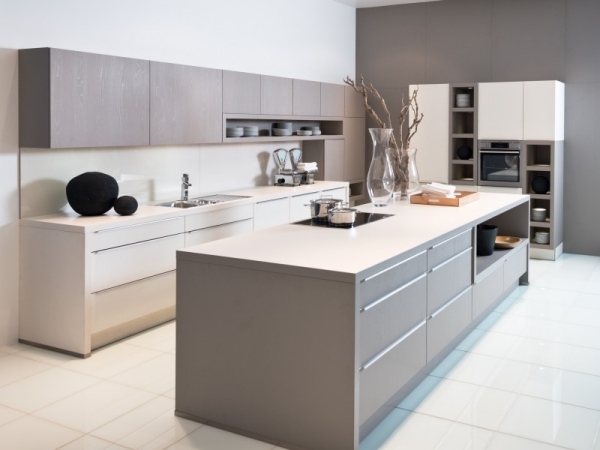 svetlé odtiene moderný dizajn kuchyne od spoločnosti nolte