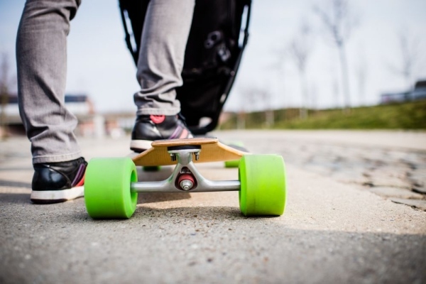 Longboard Quinny Design-mestská mobilita Longboard Quinny Design-riešenia mestskej mobility