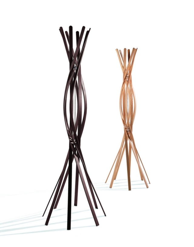 elegantný stojan na oblečenie bukové drevo twist verzie moka