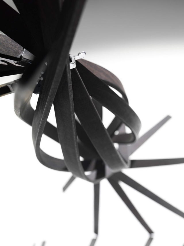 oceľový háčik na šaty bukové drevo burtscher bertolini