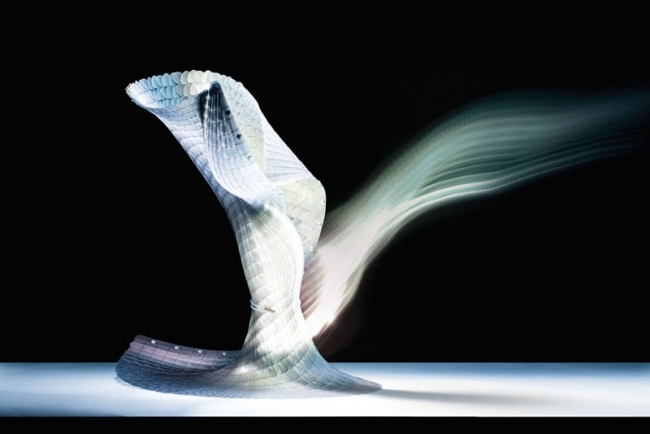 Vlastné svetelné dizajnové žiarovky-výstavy Enso London Design Festival 2013