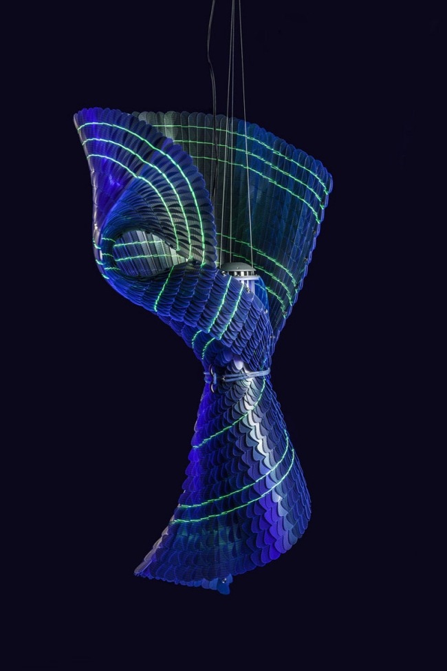 Svietidlo Enso predstavujúce moderné štrukturálne svetlo v mierke