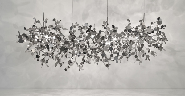 Závesná lampa s lustrovým dizajnom