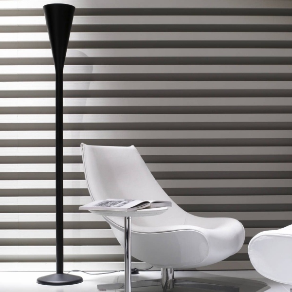 dizajnové svetlá zo stojacej lampy fontana arte čierna