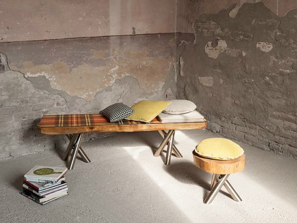 lavicová stolička kmene stromov kovové nohy dizajn