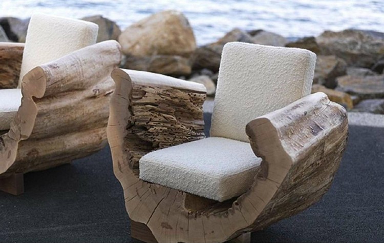 Drevené kreslá majú pohodlné, biele podsedáky dizajnérsky drevený nábytok opierka ruky kokonu andre joyau