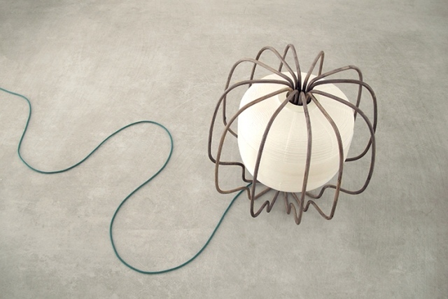 stojanová lampa-ratan-papier-kombinácia