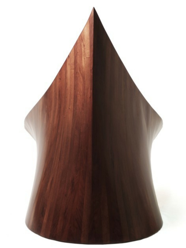 Operadlo z drevenej čipky, masívna konštrukcia, pohľad zozadu