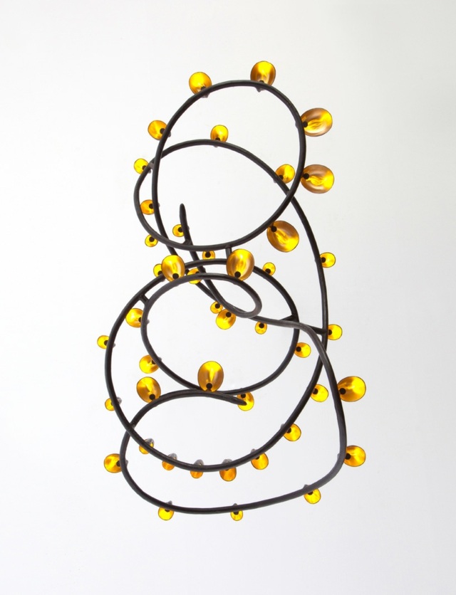 Závesná lampa kovové žiarovky pôvodná konštrukcia