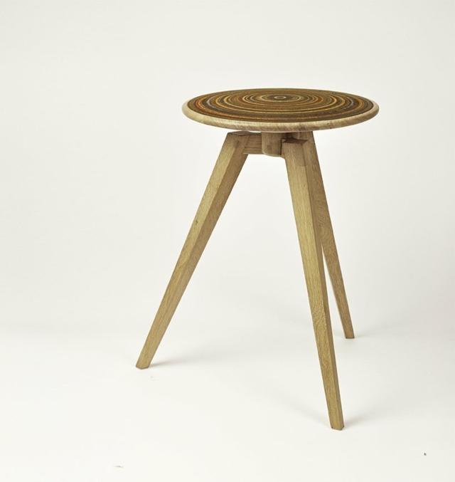 puristické škandinávske kusy nábytku v obytnom štýle