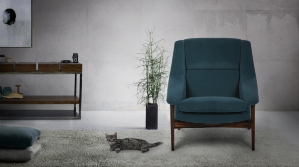 Čalúnené kreslo brabbu s modrým dreveným rámom Čalúnené kreslo brabbu s modrým dreveným rámom