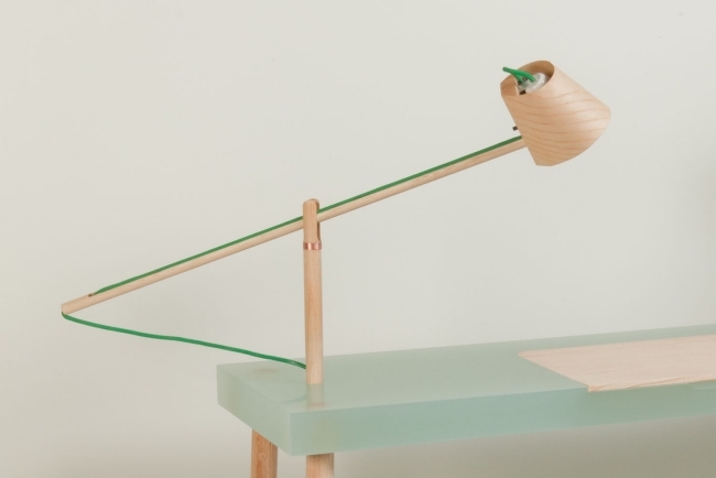 Stolná doska Integrovaná správa káblov skrytých za svetlom