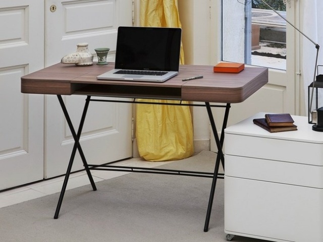 Kompaktný stôl na prenosný počítač Stolové zásuvky MDF-COSIMO-orech-drevo-Adentro Kompaktný stôl na prenosný počítač-MDF-panelové-bočné zásuvky-COSIMO-NOCE-CANALETTO-Adentro