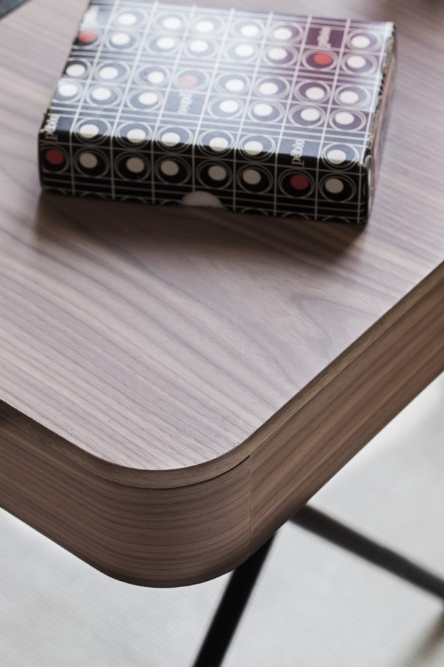 cosimo dizajn stola zásuvky na stôl orechová dyha cosimo-stôl-stôl-so-zásuvkami-orech-drevo-alebo-dub-dyha