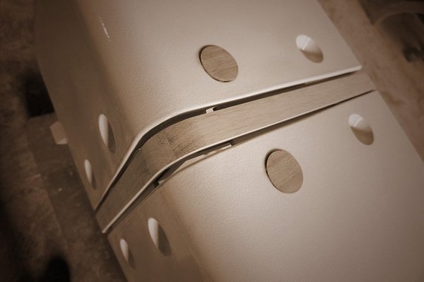 dizajnové skrinky z dreva a keramiky, ktoré spájajú položky