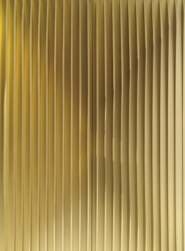 skrine zlatej farby rovné alebo vlnové