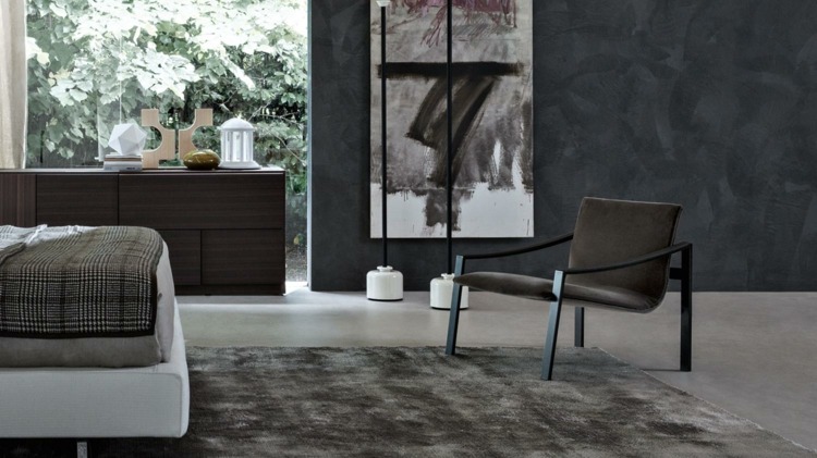 Kreslo hnedý kovový huňatý koberec