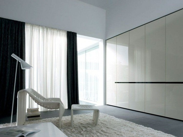 Kreslo kožená taburetka do obývačky moderne zariadená nástenná jednotka vysoký lesk biela