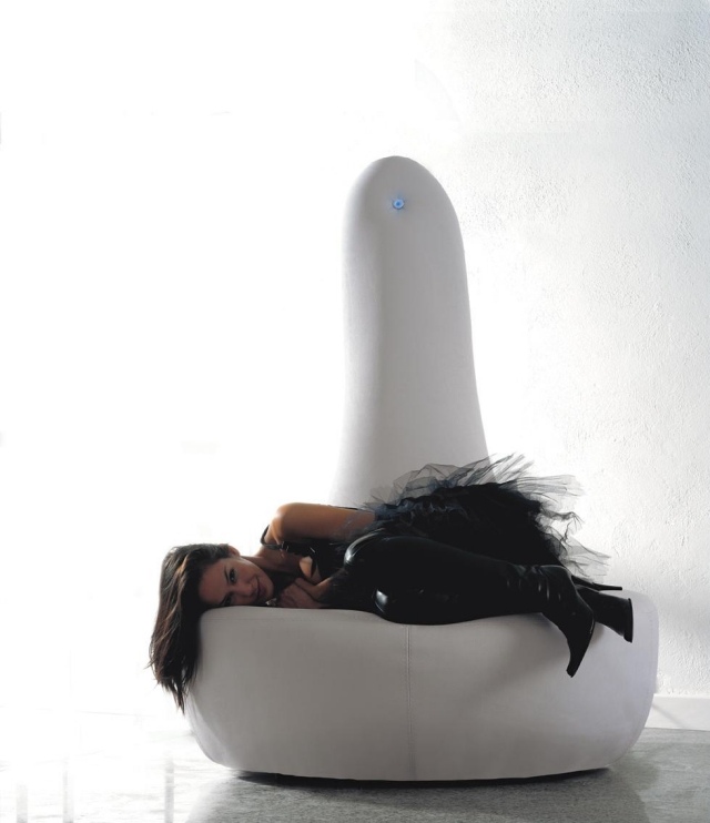 dizajnové čalúnené kreslo polifemo adrenalínová led lampa dizajnové kreslo polifemo adrenalínová led lampa