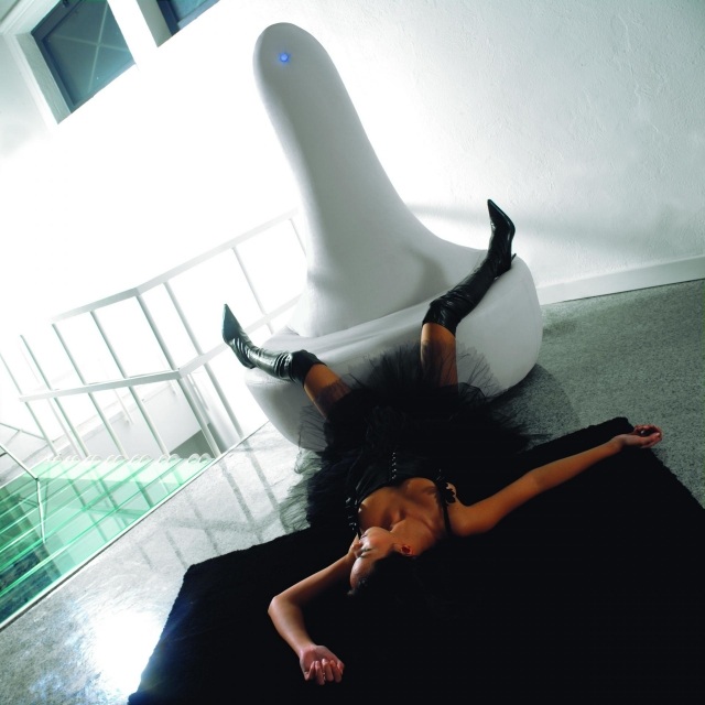 Polyuretánové čalúnené kreslo polifemo biela adrenalín Polyuretánová čalúnená stolička polifemo biela adrenalín