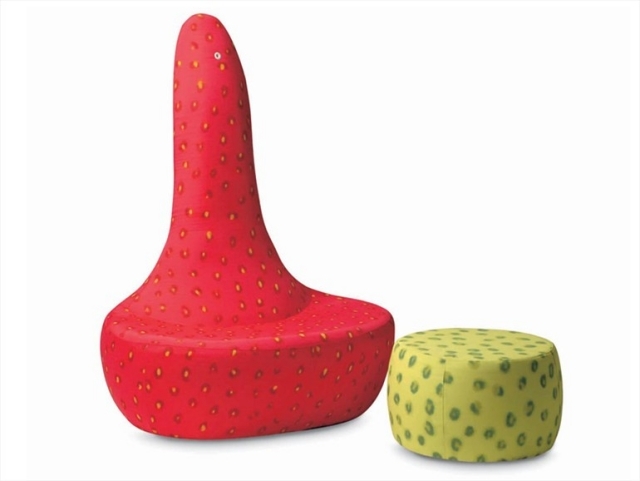 dizajnové kreslo pouf polifemo adrenalina čalúnenie s jahodovým vzorom