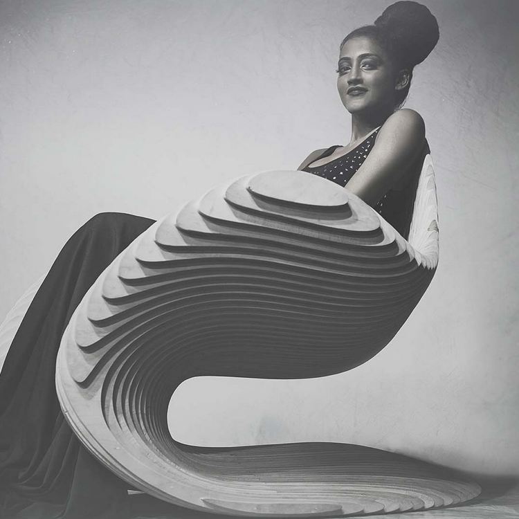 dizajnér-stolička-breza-preglejka-koncept-pohodlie