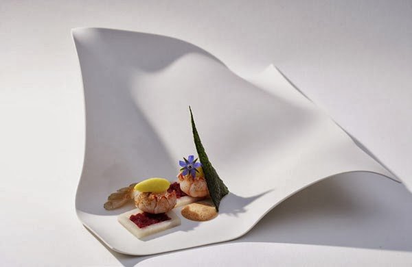 porcelánový tanier biely neobvyklých tvarov jedlo dizajnový porcelánový tanier biely neobvyklých tvarov