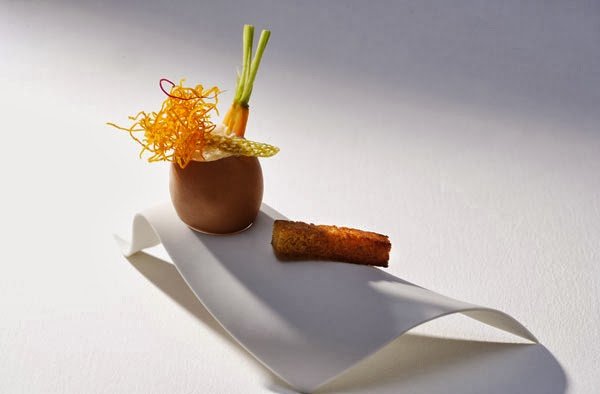 dizajnérsky riad porcelánový biely neobvyklého tvaru dizajnérsky riad biely neobvyklého tvaru