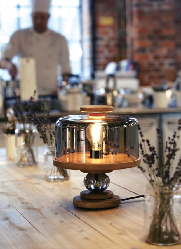 dizajn stolnej lampy dubové drevo údené sklo severné osvetlenie dizajnová stolná lampa dubové drevo údené sklo severné osvetlenie