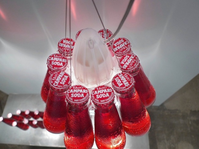 Závesné svietidlo moderné nápady na tienidlo Campari-Svetlo červené zloženie fliaš Campari-Soda
