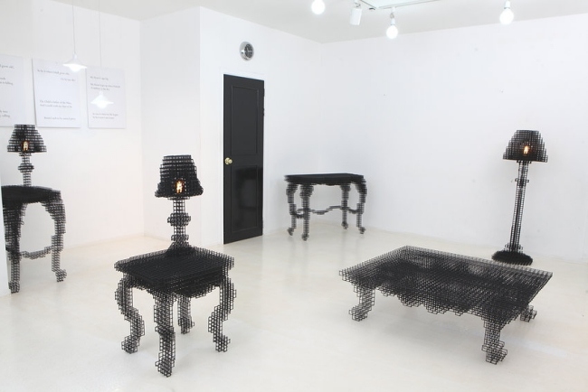 Kolekcia dizajnérskeho nábytku z čierneho drôtu Bomi Park Dizajnový nábytok z drôteného pletiva z kolekcie bomi park