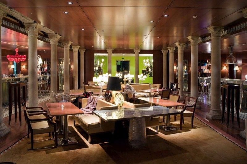 Zariadenie hotela v Benátkach - štýlové a luxusné Dizajnový nábytok-nábytok-bočný stôl-mramor-lobby-bar