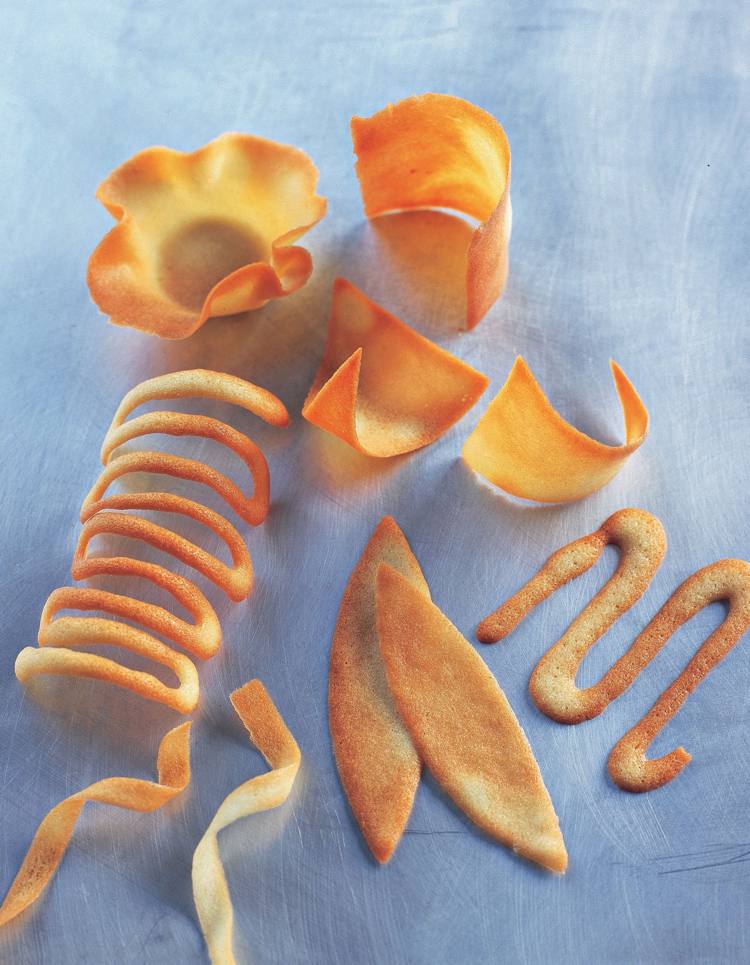 Podávajte extrémne tenké chrumkavé sušienky s dezertom Tuiles