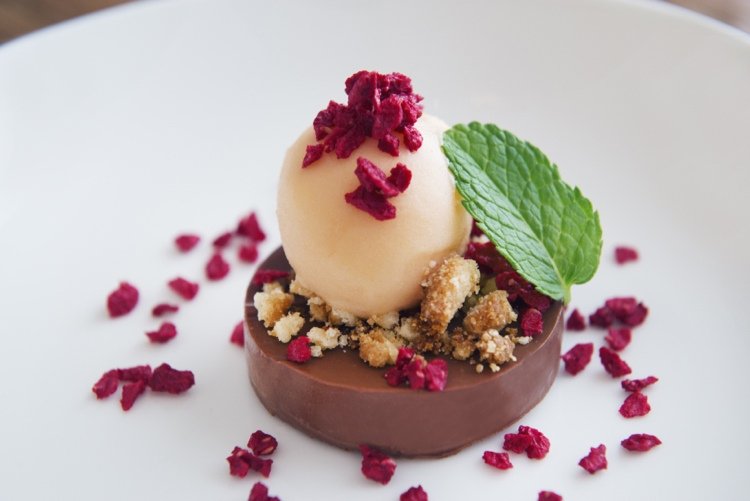 Sušienky z čokoládovej peny sušené maliny