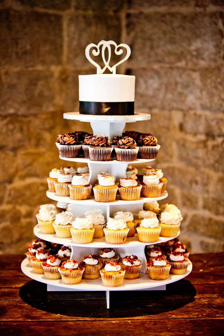 Košíčky namiesto svadobnej torty na stole Jeseň dezert bar svadobné chutné nápady