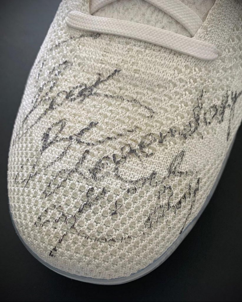 حصل Devin Booker على وشم تكريماً لـ Kobe Bryant - صورة للموقع 3